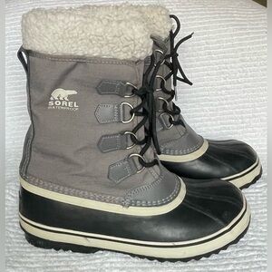 Sorel waterproof boots with liner, Wms size 9